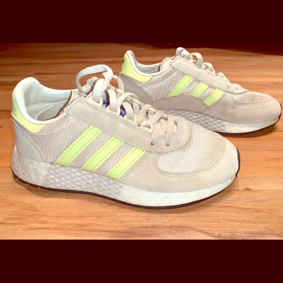 adidas boys size 4